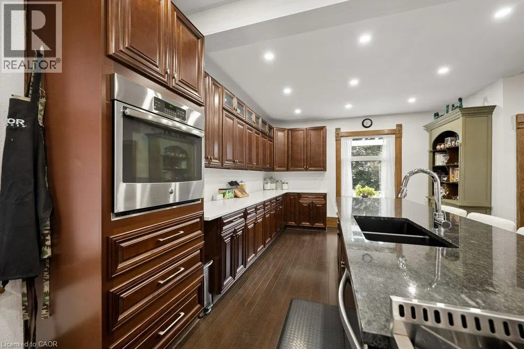 9 PARK Avenue W