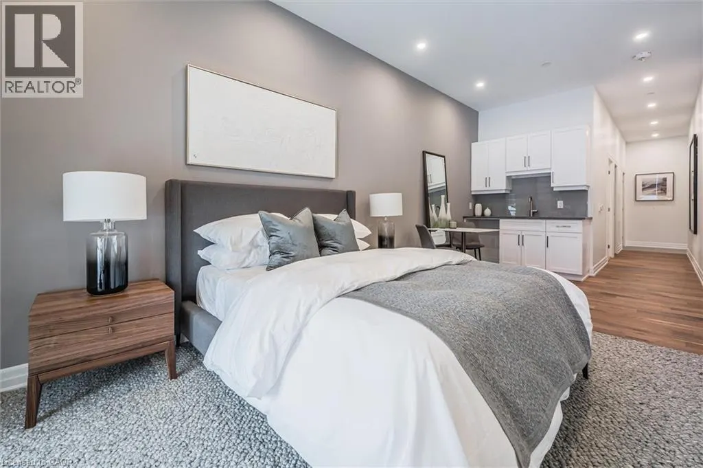 1880 GORDON Street Unit# 204 #204
