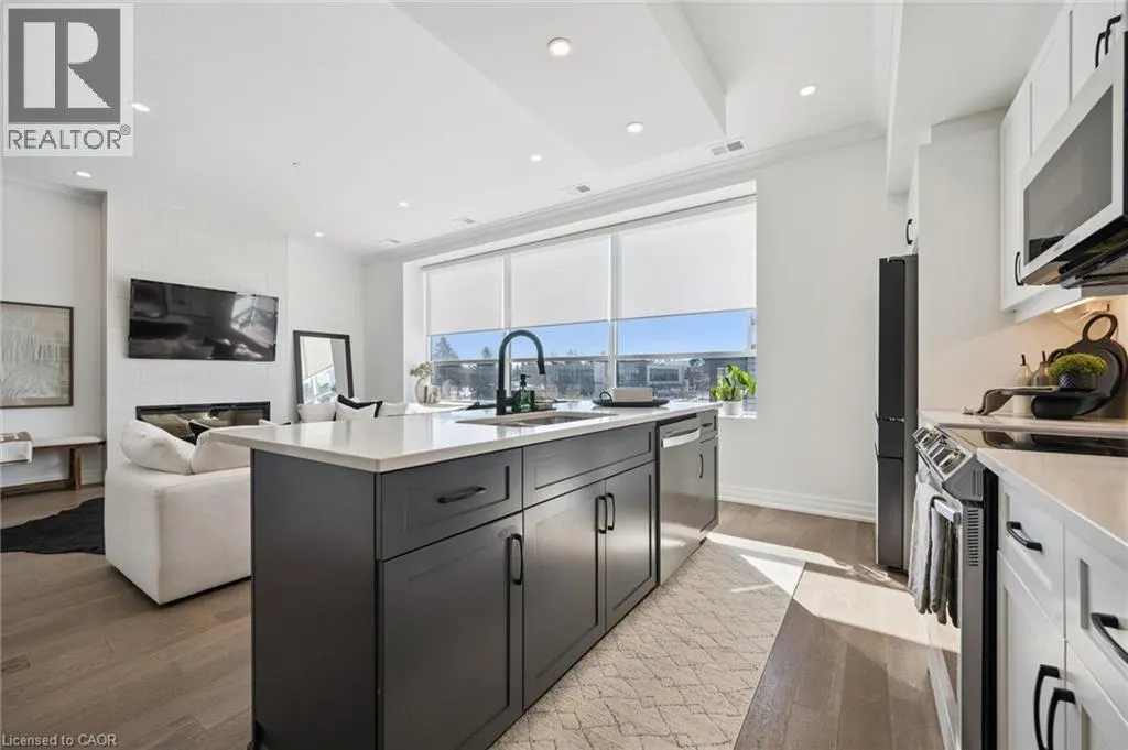1880 GORDON Street Unit# 204 #204