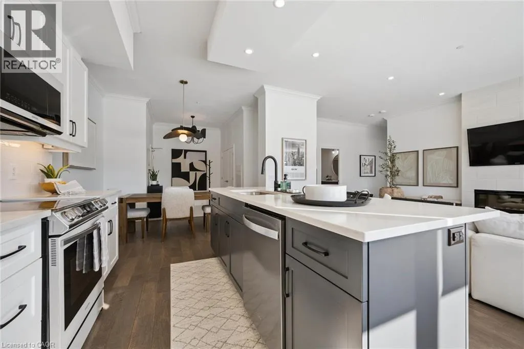 1880 GORDON Street Unit# 204 #204