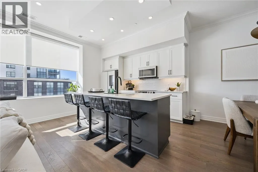 1880 GORDON Street Unit# 204 #204