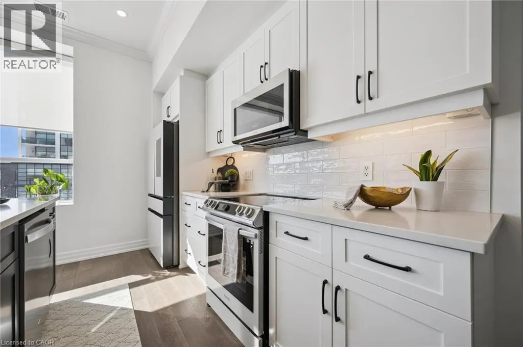 1880 GORDON Street Unit# 204 #204