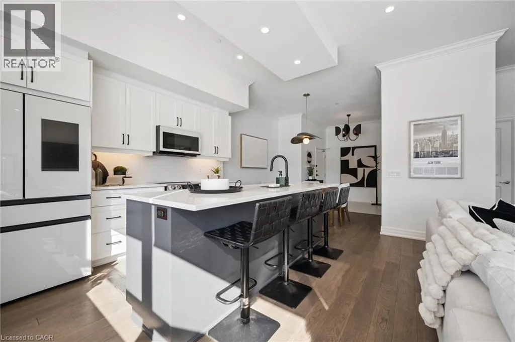 1880 GORDON Street Unit# 204 #204