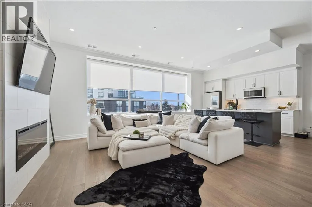 1880 GORDON Street Unit# 204 #204