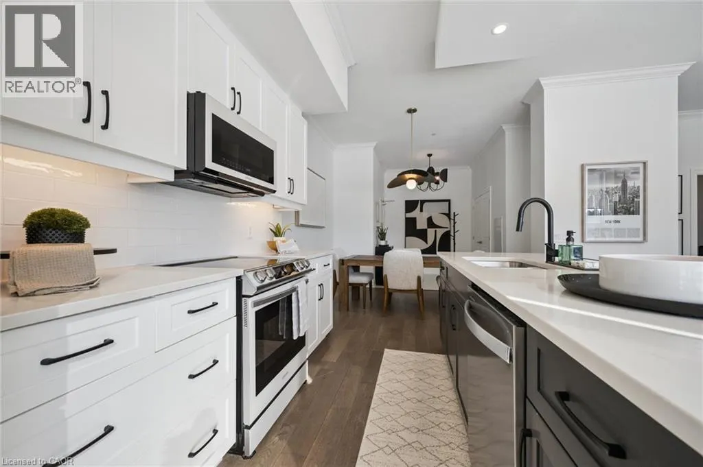 1880 GORDON Street Unit# 204 #204