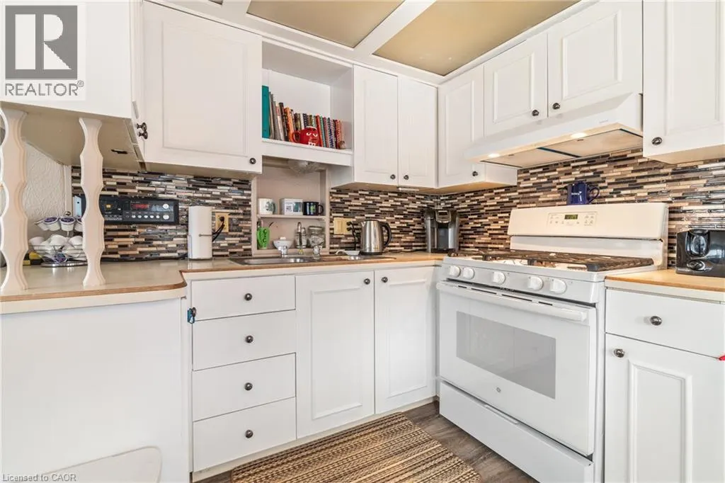 524 POPLAR Place