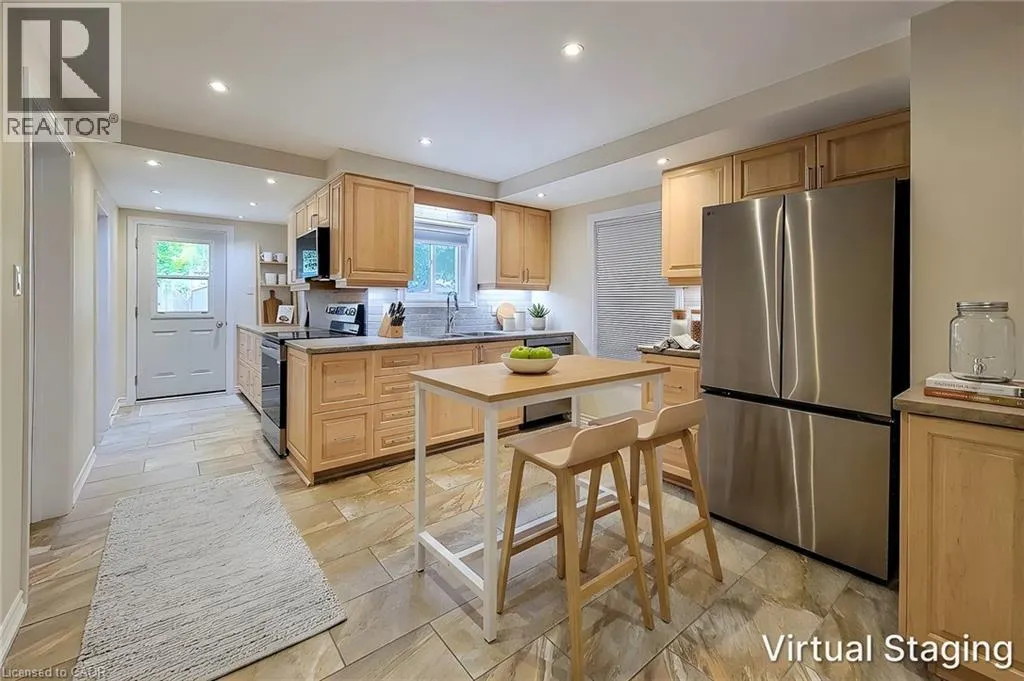 319 KING Street W