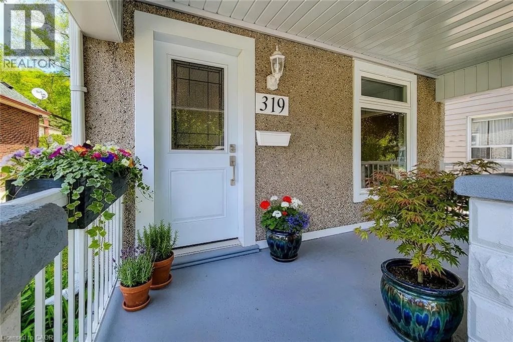 319 KING Street W