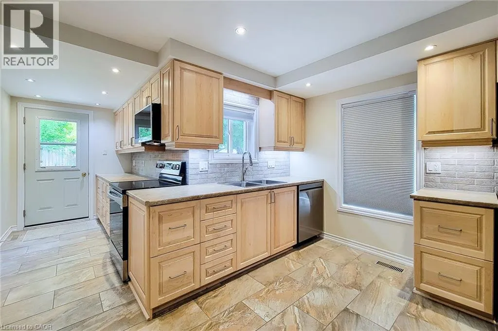 319 KING Street W