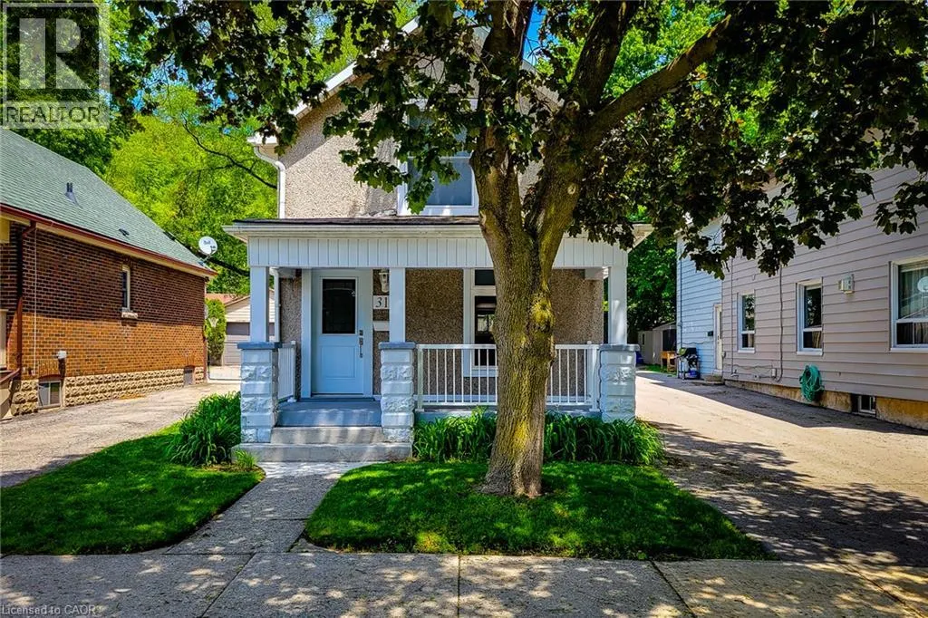 319 KING Street W