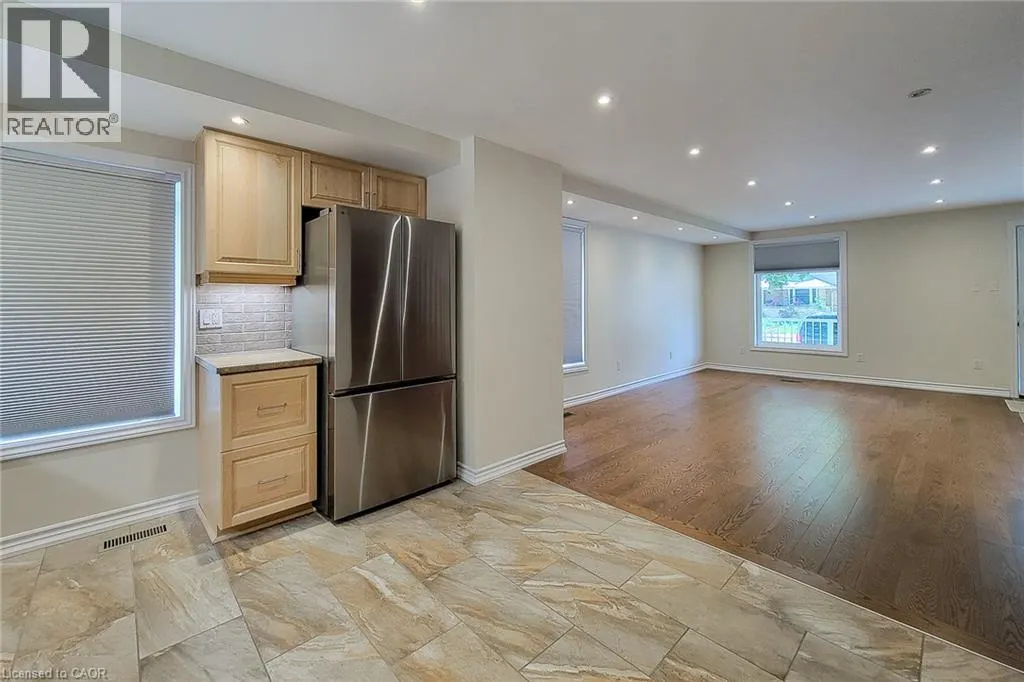 319 KING Street W