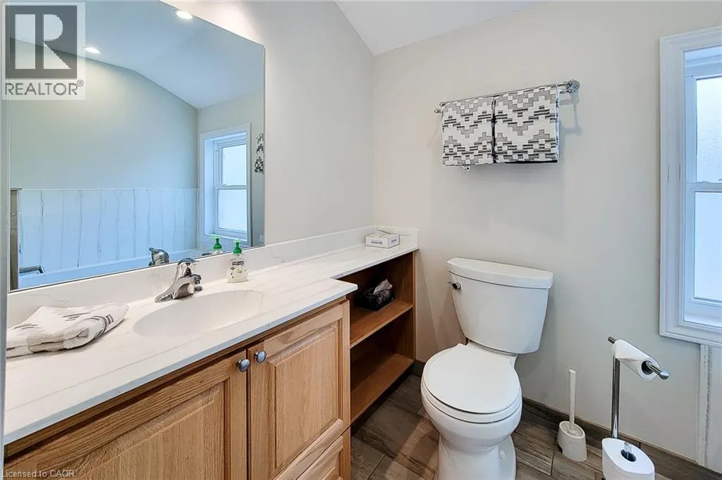 319 KING Street W