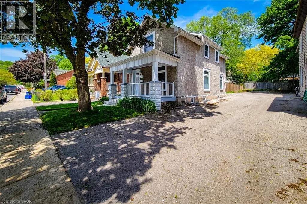319 KING Street W