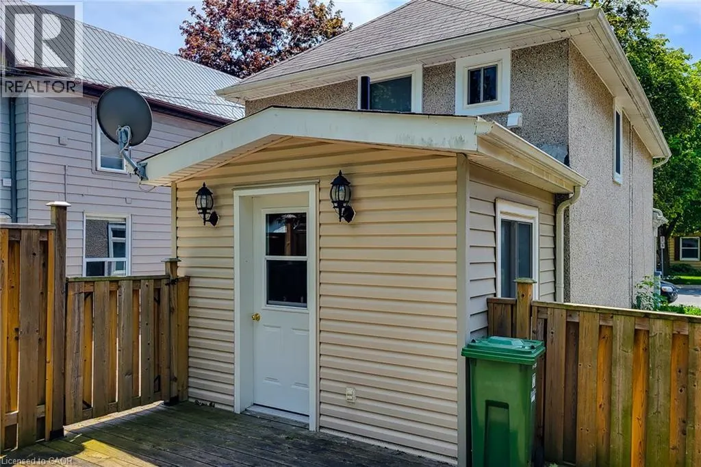 319 KING Street W