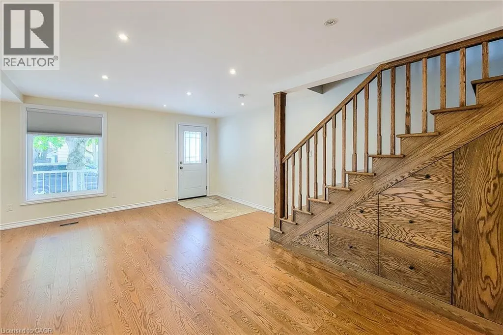 319 KING Street W