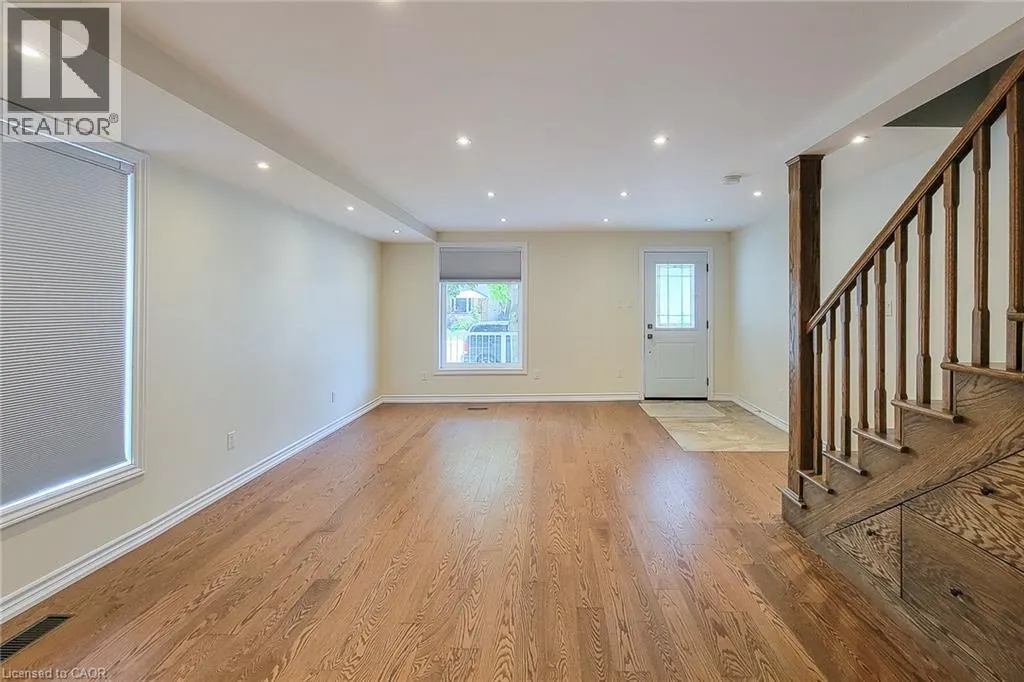 319 KING Street W