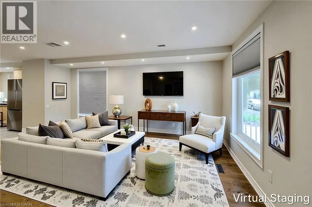 319 KING Street W