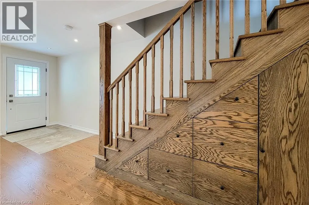 319 KING Street W