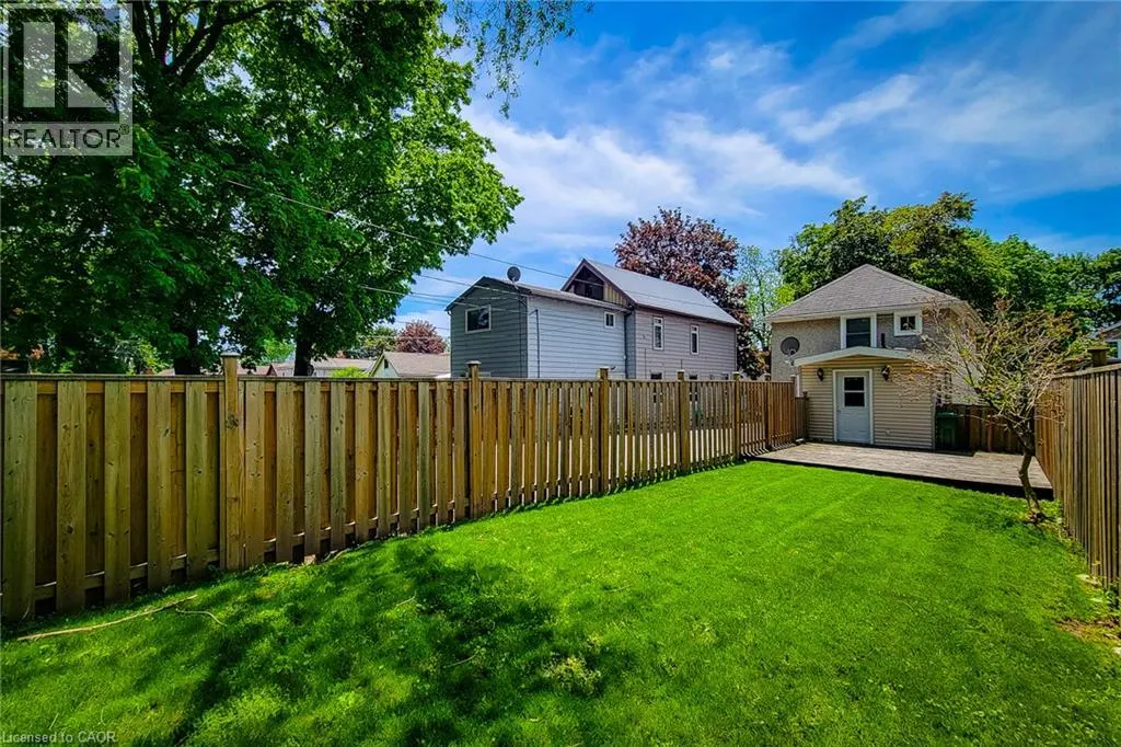 319 KING Street W