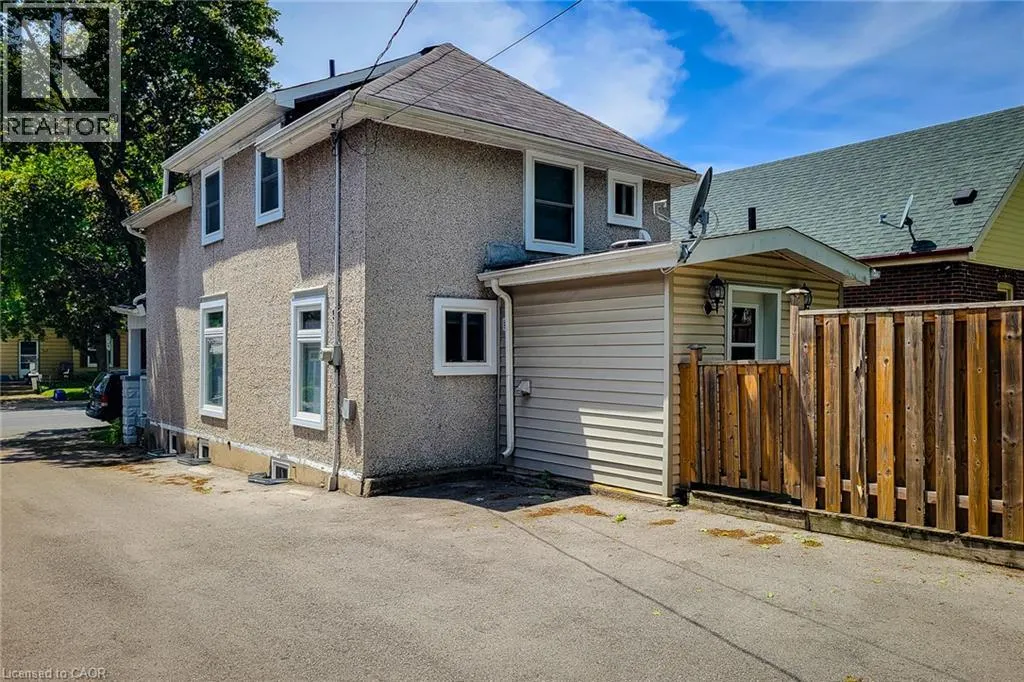 319 KING Street W