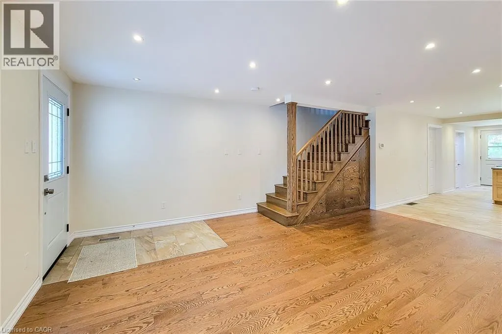 319 KING Street W