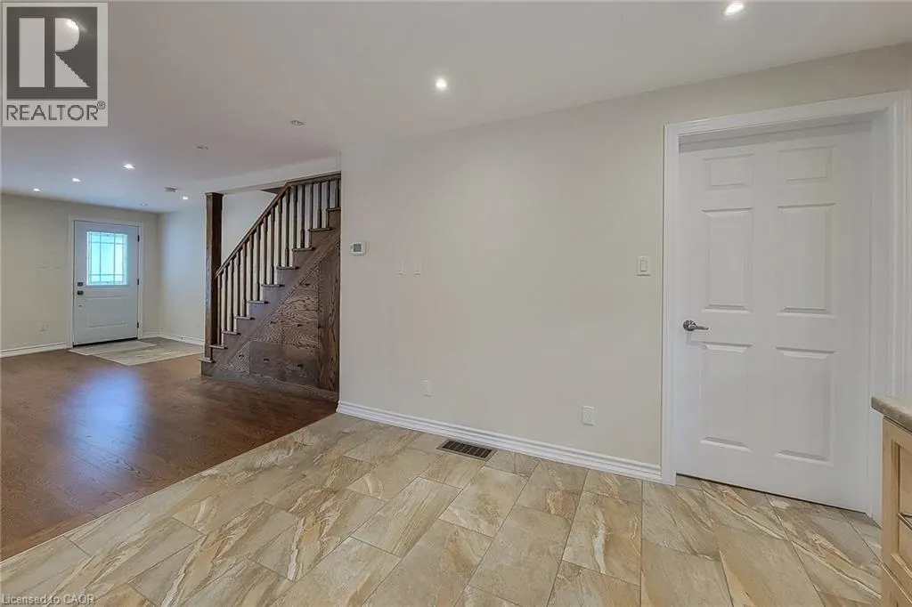 319 KING Street W