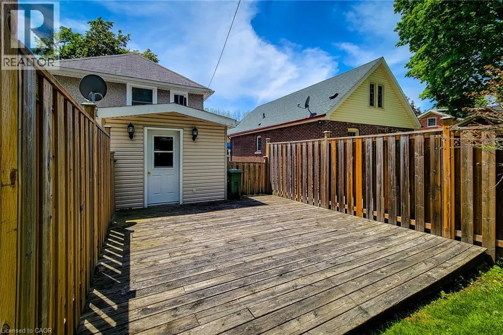 319 KING Street W