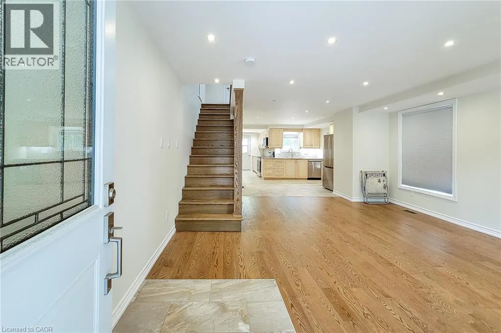 319 KING Street W