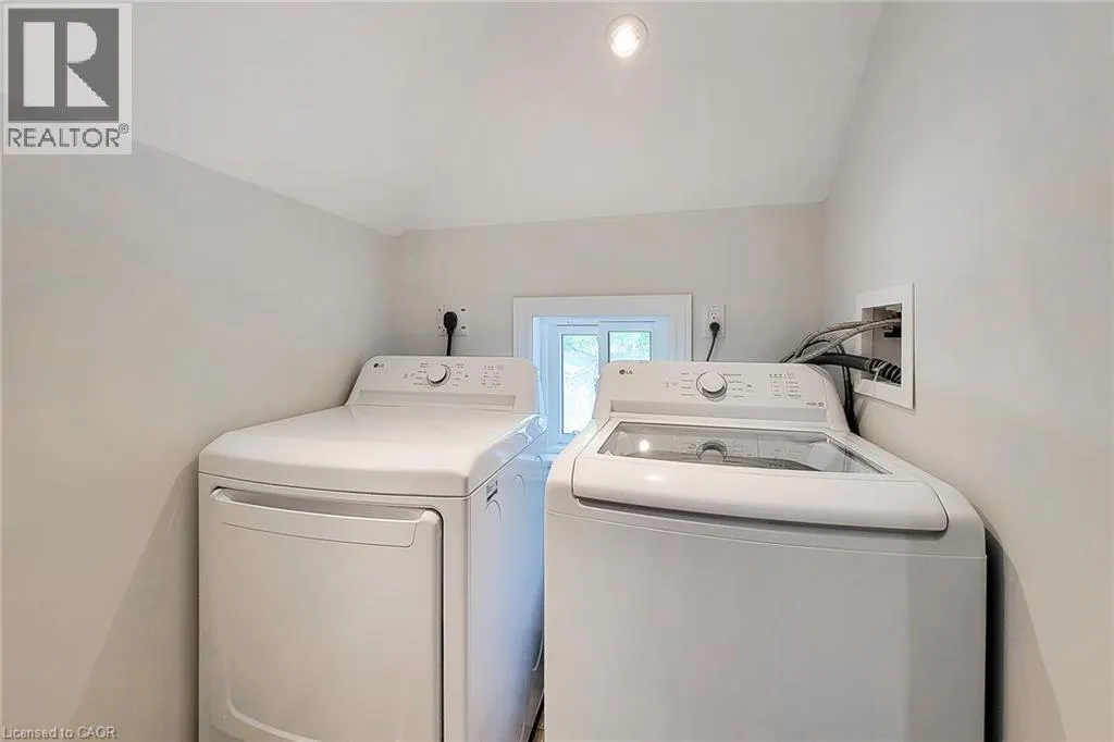 319 KING Street W