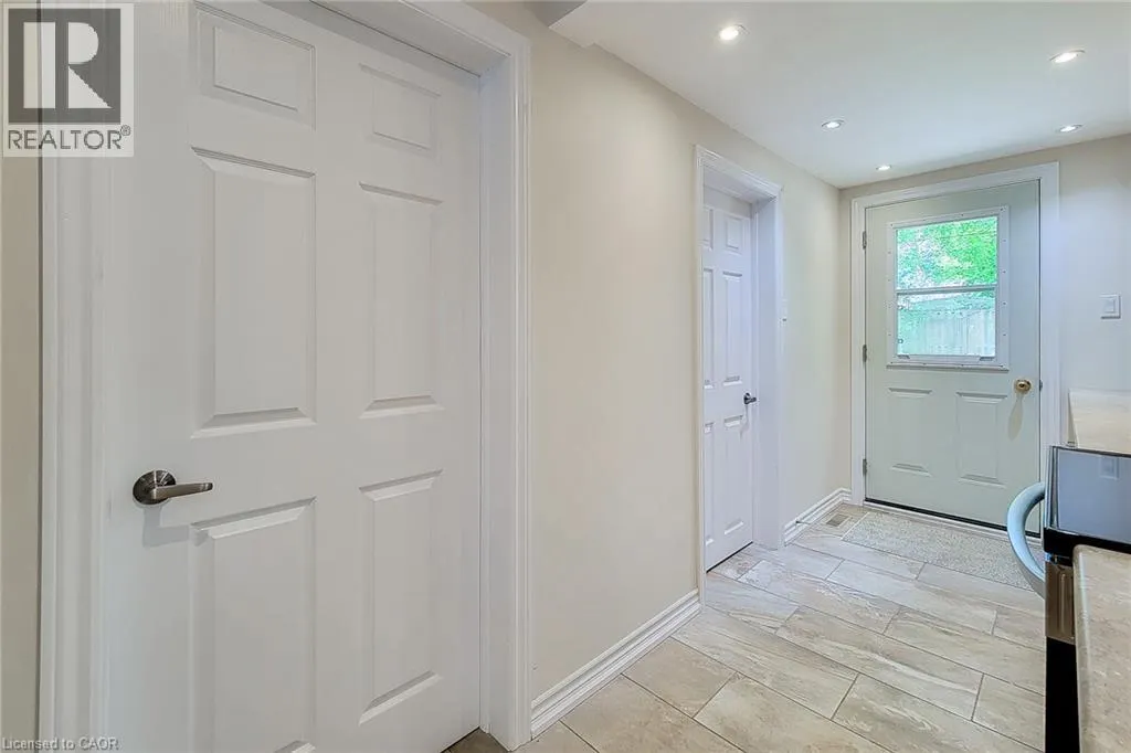 319 KING Street W