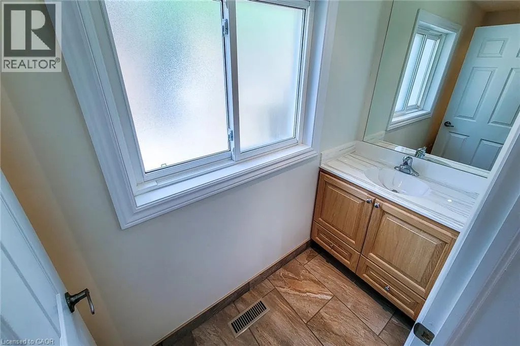 319 KING Street W