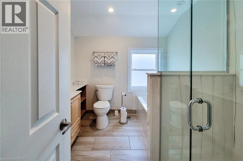 319 KING Street W
