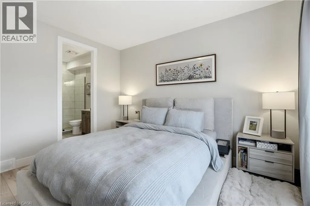 744 NELSON Street W Unit# 4 #4