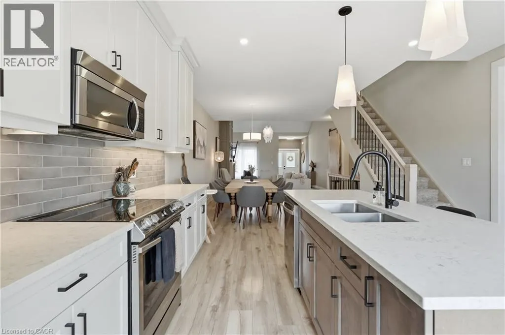 744 NELSON Street W Unit# 4 #4