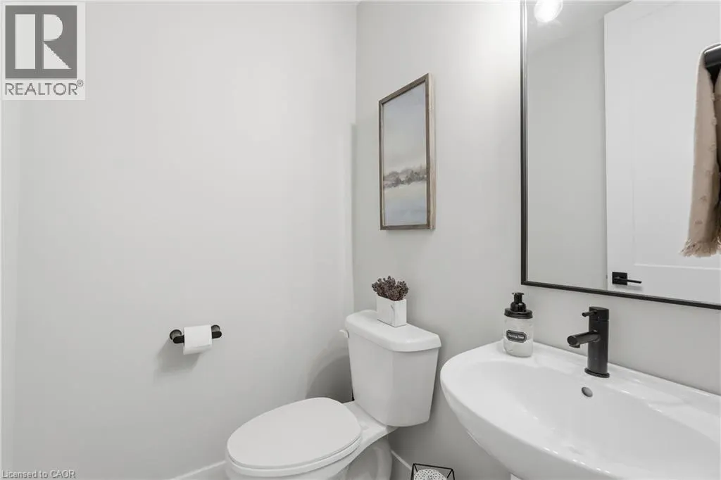 744 NELSON Street W Unit# 4 #4
