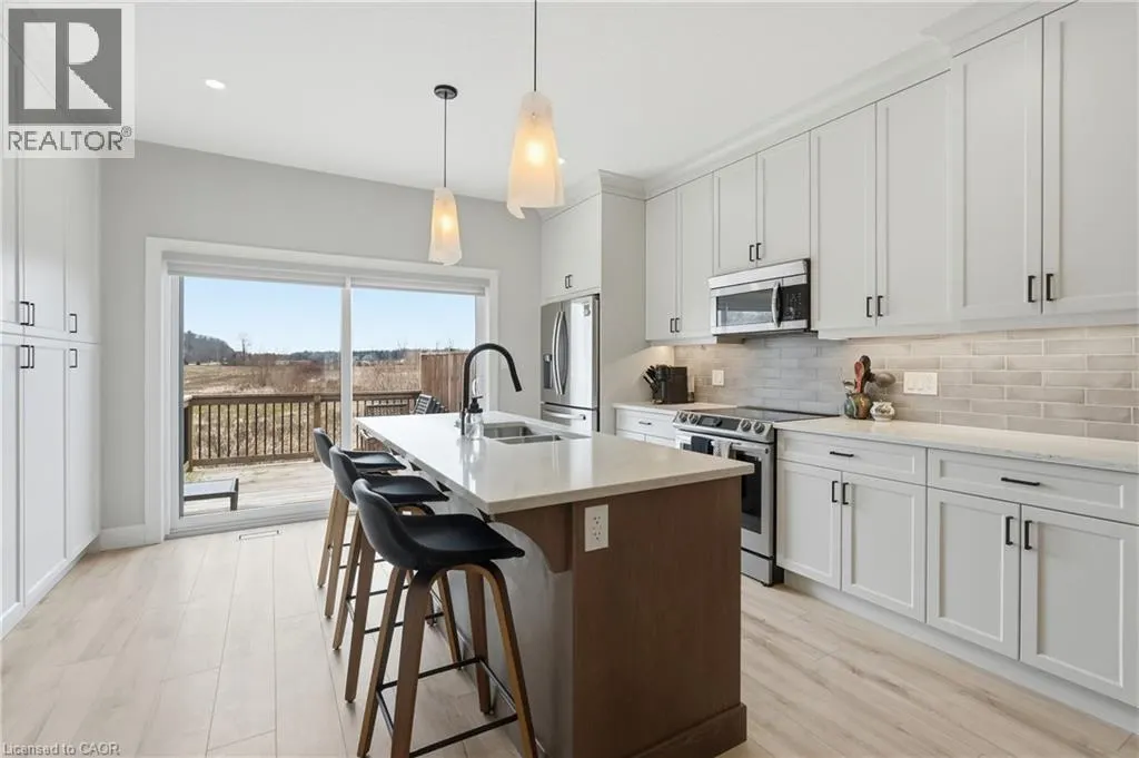 744 NELSON Street W Unit# 4 #4