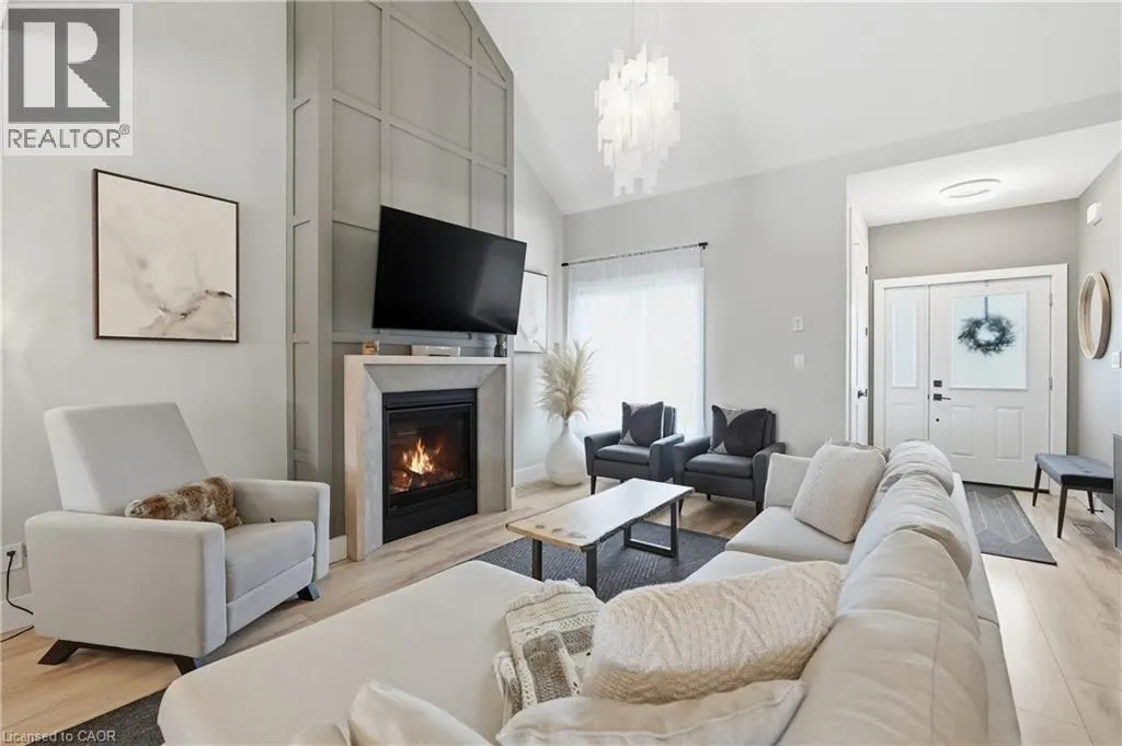 744 NELSON Street W Unit# 4 #4