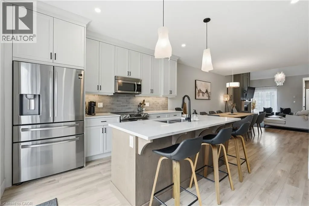 744 NELSON Street W Unit# 4 #4