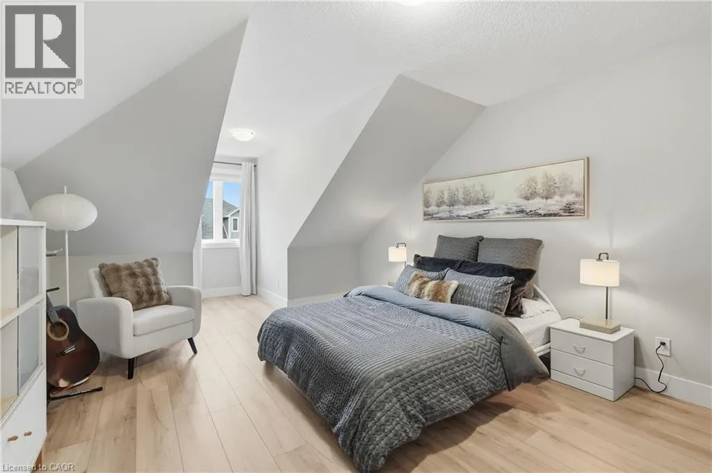 744 NELSON Street W Unit# 4 #4