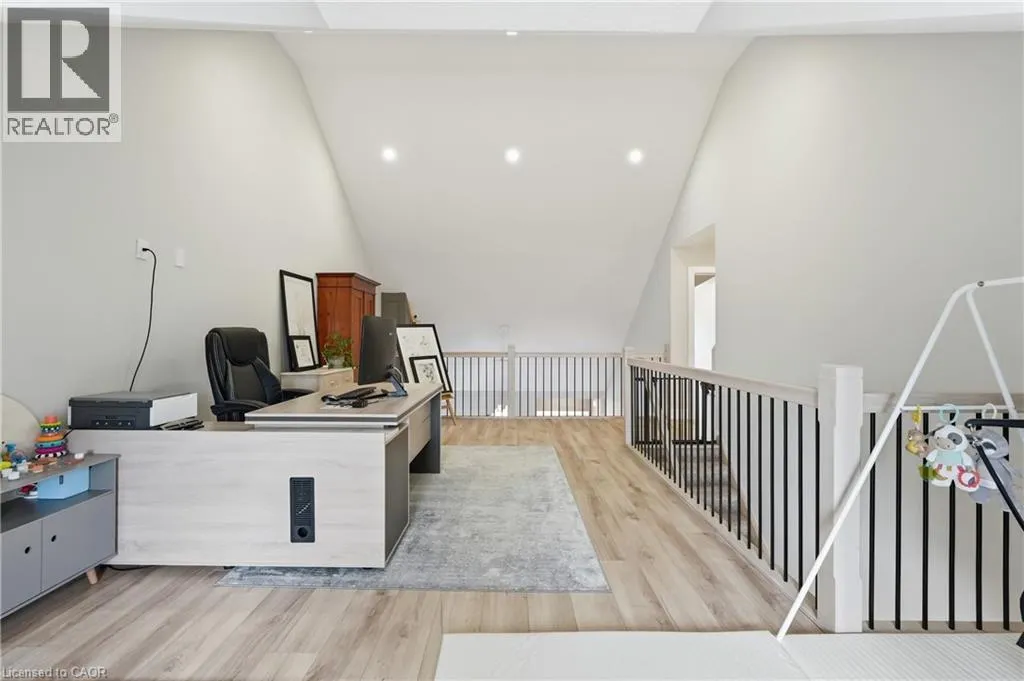 744 NELSON Street W Unit# 4 #4