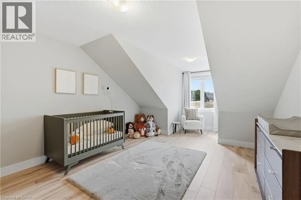 744 NELSON Street W Unit# 4 #4