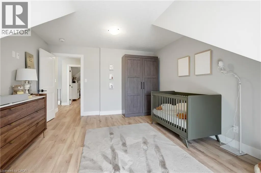 744 NELSON Street W Unit# 4 #4