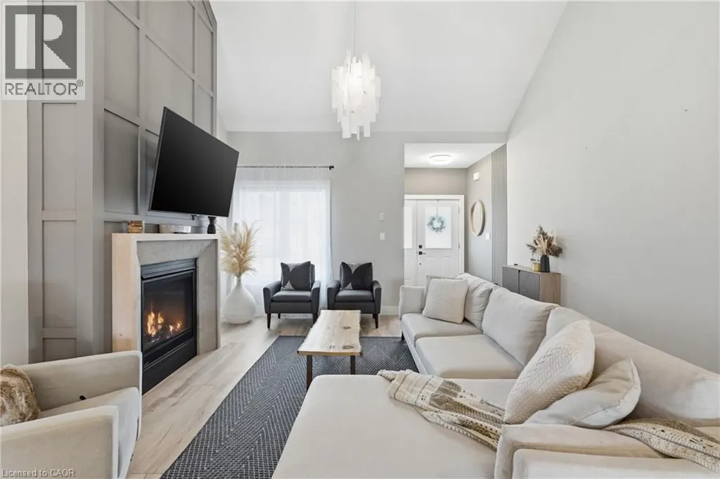 744 NELSON Street W Unit# 4 #4