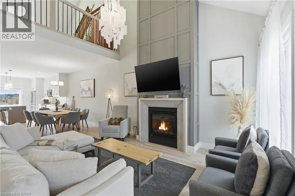 744 NELSON Street W Unit# 4 #4