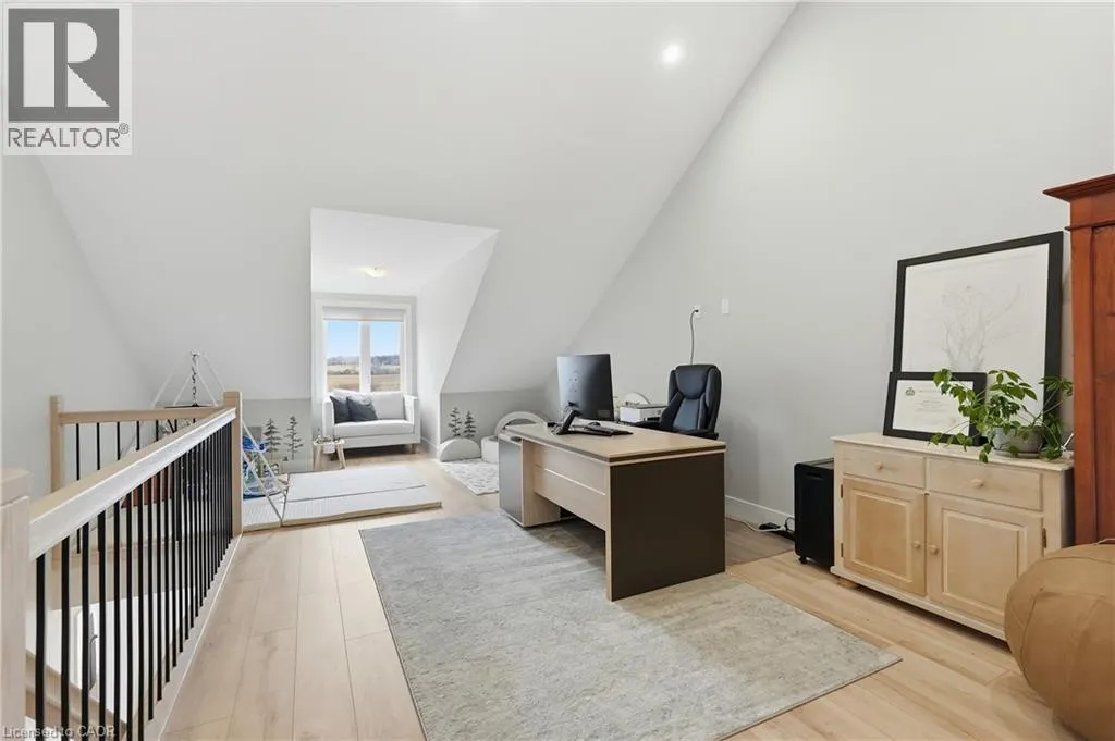 744 NELSON Street W Unit# 4 #4