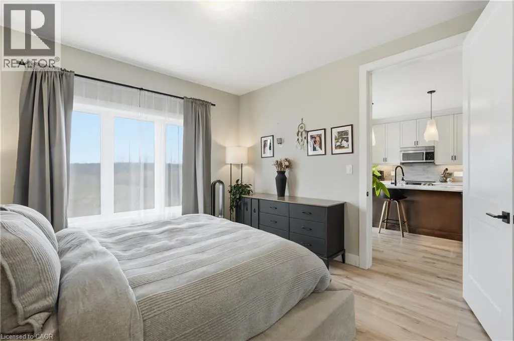 744 NELSON Street W Unit# 4 #4