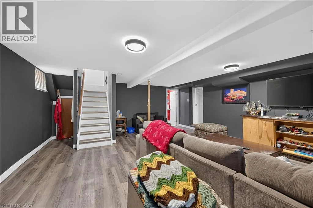 109 HODGKINS Avenue
