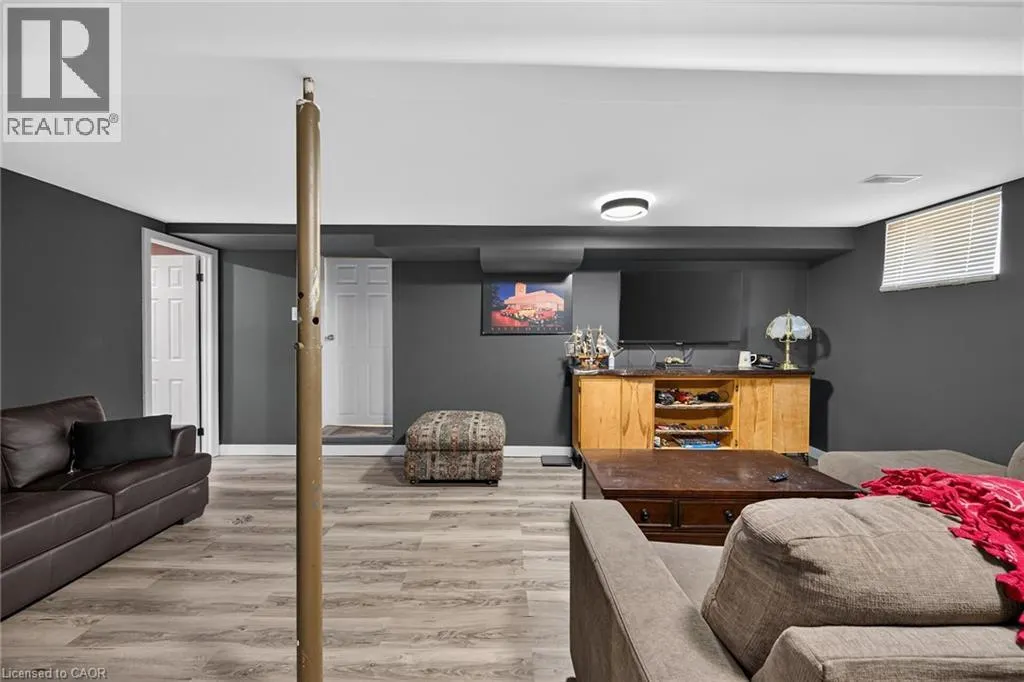 109 HODGKINS Avenue