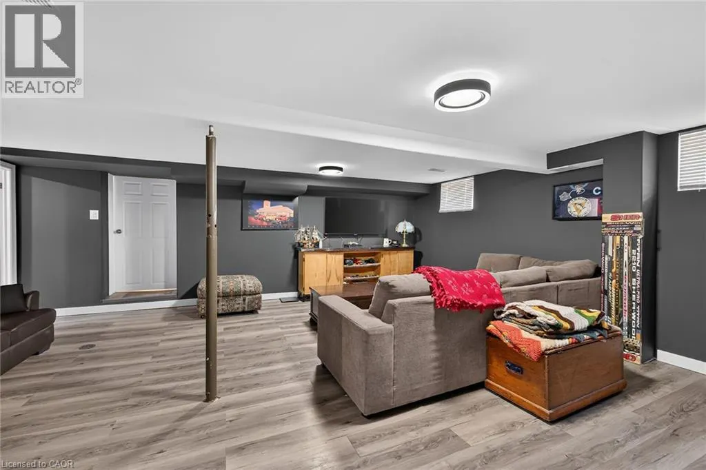 109 HODGKINS Avenue