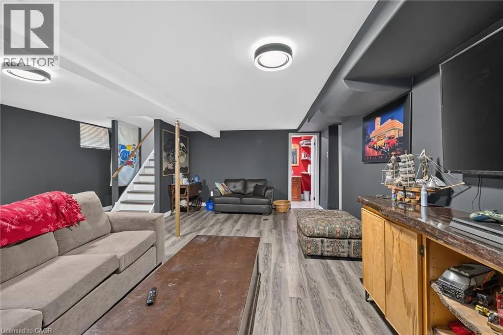 109 HODGKINS Avenue
